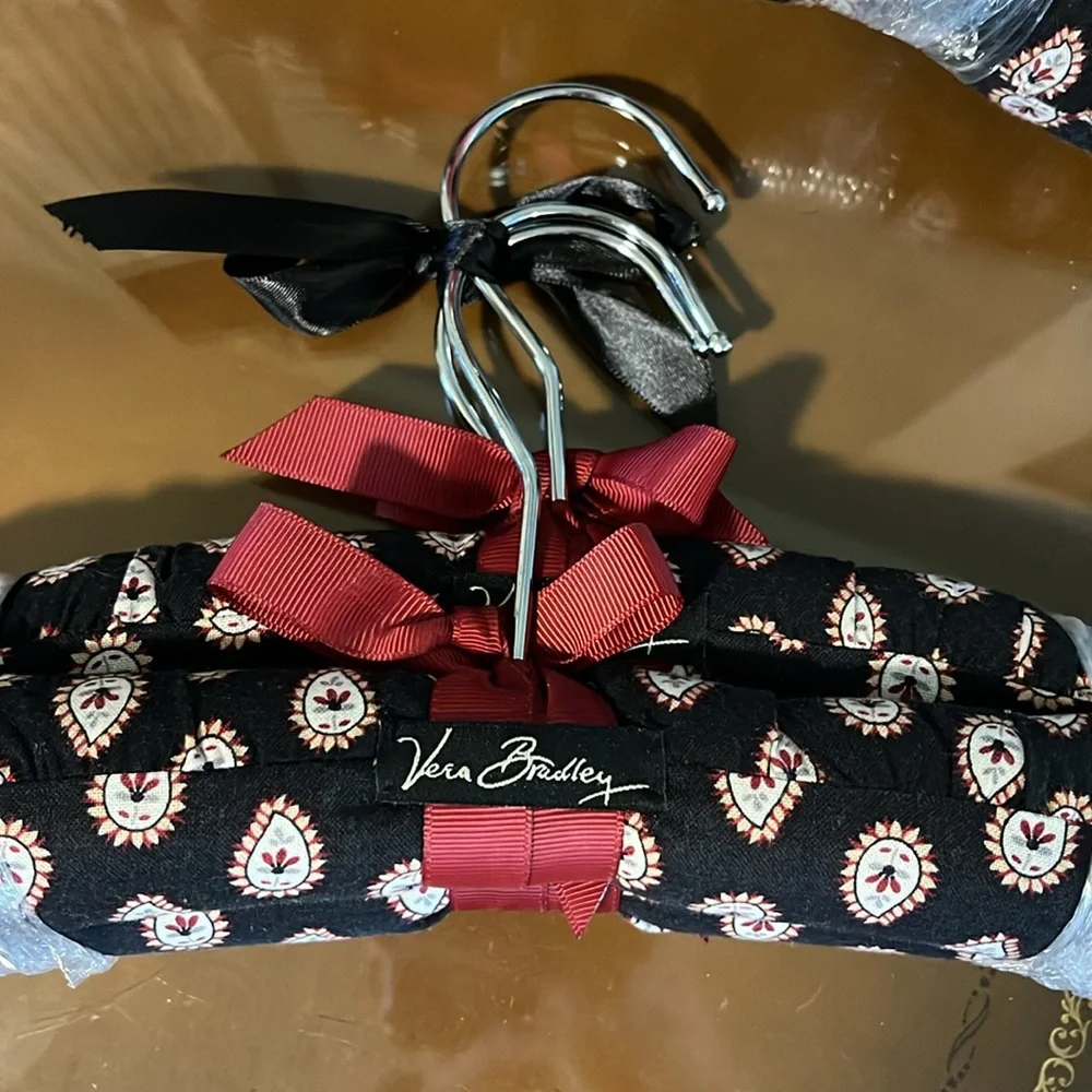 Vera Bradley Hangers Black Medallion